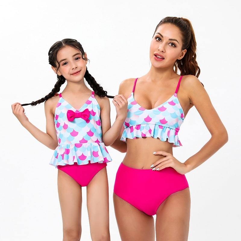 Maillot de bain mère fille bleu et rose à pois