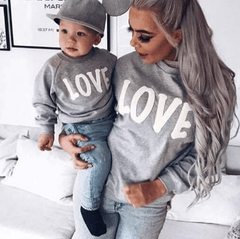 Pull mère fille amour gris
