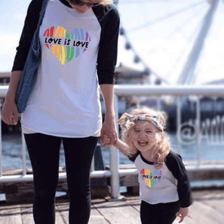 Pull mère fille love is love