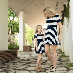Robe mère fille avec des rayures noir et blanc