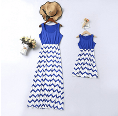 Robe mère fille blanche et bleu