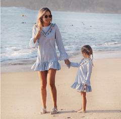 Robe mère fille bleue pour la plage