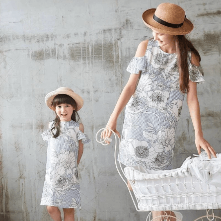 Robe mère fille grise à fleurs