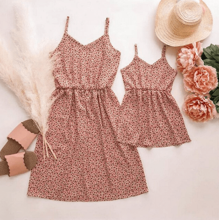 Robe mère fille rose à fleurs