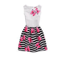 Robe mère fille rose avec des papillons