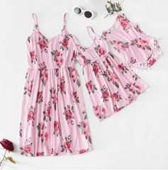 Robe mère fille rose fleurie