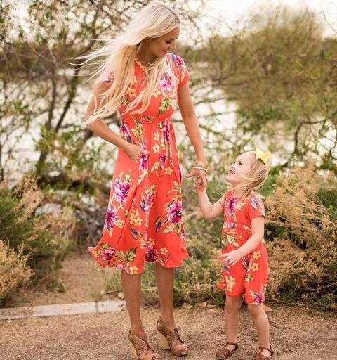 Robe mère fille rouge à fleurs