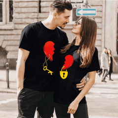 Tee shirt couple cœur imprimé à clé