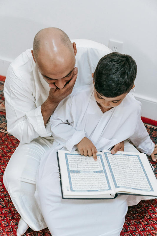 Qamis père fils assortis : comment habiller votre enfant selon la Sounnah ?