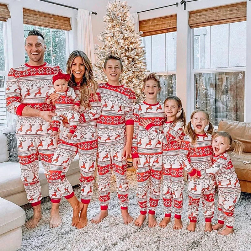 Pyjama de Noël assorti pour la famille - maman, papa et enfant