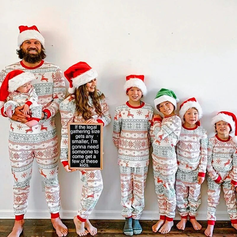 Pyjama de Noël assorti pour la famille - maman, papa et enfant