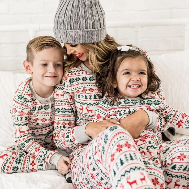 Ensemble assorti pour la famille - maman, papa et enfant