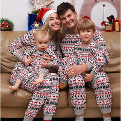 Ensemble assorti pour la famille - maman, papa et enfant