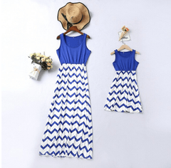 Robe mère fille blanche et bleu