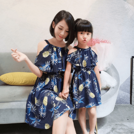 Robe mère fille d'été en dentelle bleu