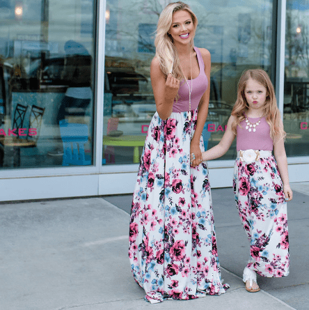 Robe mère fille identique rose et blanche