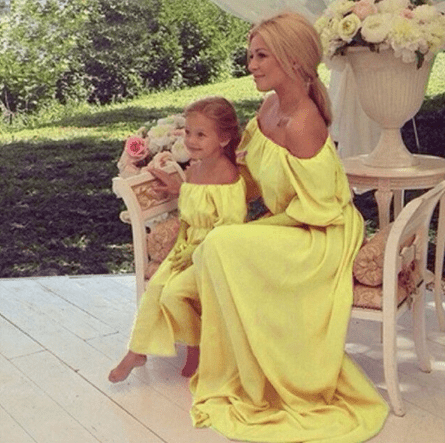 Robe mère fille longue pour la plage jaune