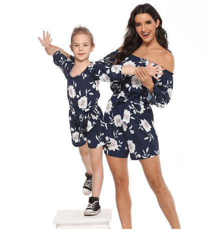 Tenue mère fille assortie bleu foncé avec des fleurs
