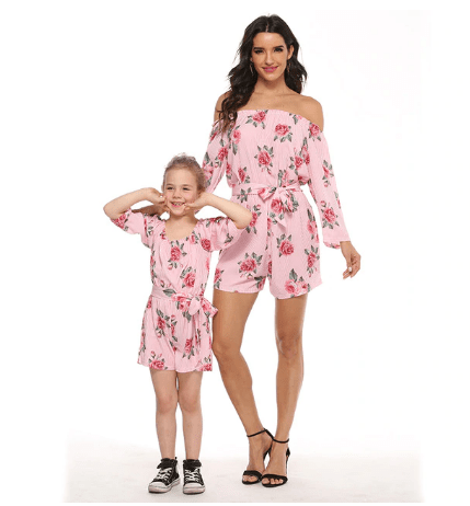 Tenue mère fille assortie rose avec des fleurs